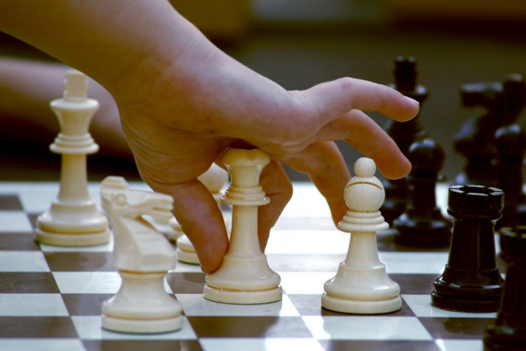 JoeFather Para Rir ou Chorar!: Como ensinar uma criança a jogar xadrez